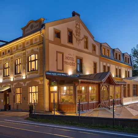 Praded Thamm Vandrerhjem *